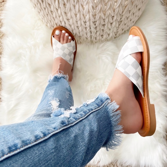 NEW Lou Lou- in Ivory - Picture 5 of 5